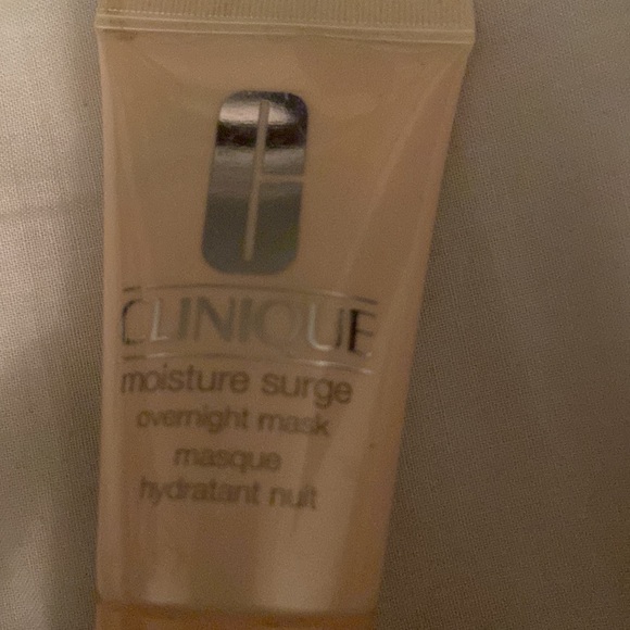 Clinique moisture surge overnight mask - Picture 3 of 3
